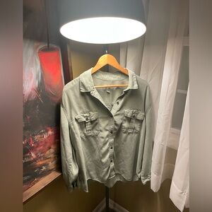 American Eagle Soft Button Up